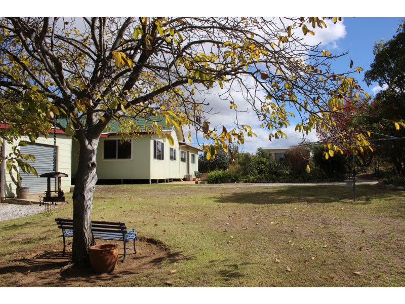 9 Drummond Street, Tenterfield NSW 2372