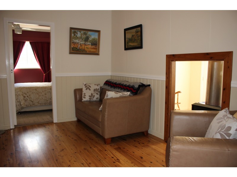 9 Drummond Street, Tenterfield NSW 2372