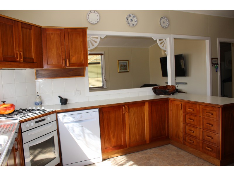 9 Drummond Street, Tenterfield NSW 2372