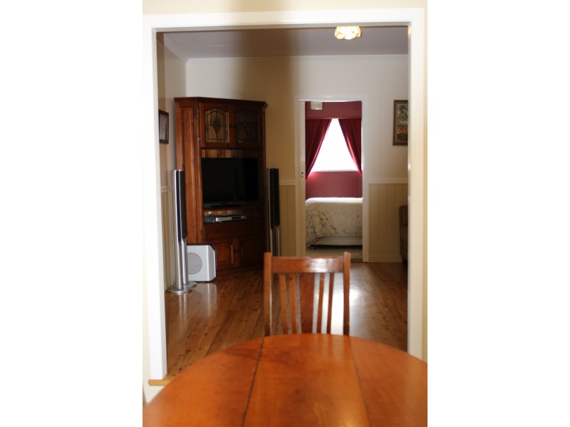 9 Drummond Street, Tenterfield NSW 2372