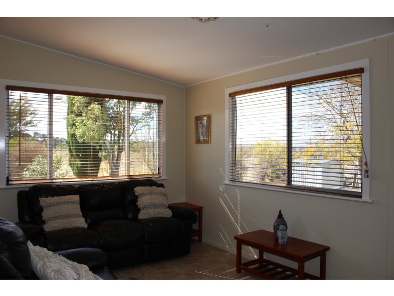 9 Drummond Street, Tenterfield NSW 2372