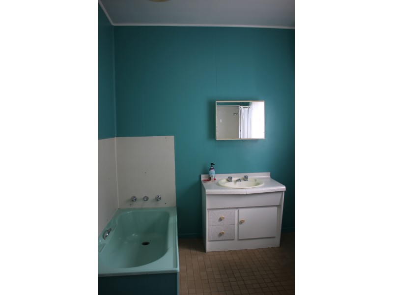 9 Drummond Street, Tenterfield NSW 2372