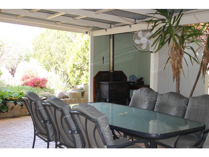 9 Drummond Street, Tenterfield NSW 2372