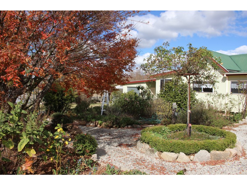 9 Drummond Street, Tenterfield NSW 2372