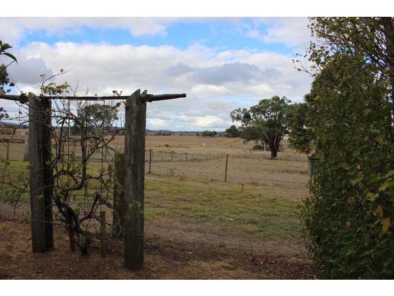 9 Drummond Street, Tenterfield NSW 2372