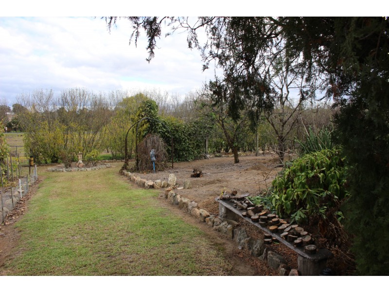 9 Drummond Street, Tenterfield NSW 2372