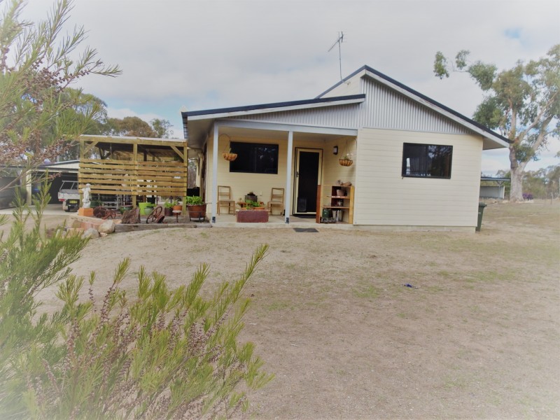 56 Ballandean Street, Jennings QLD 4383