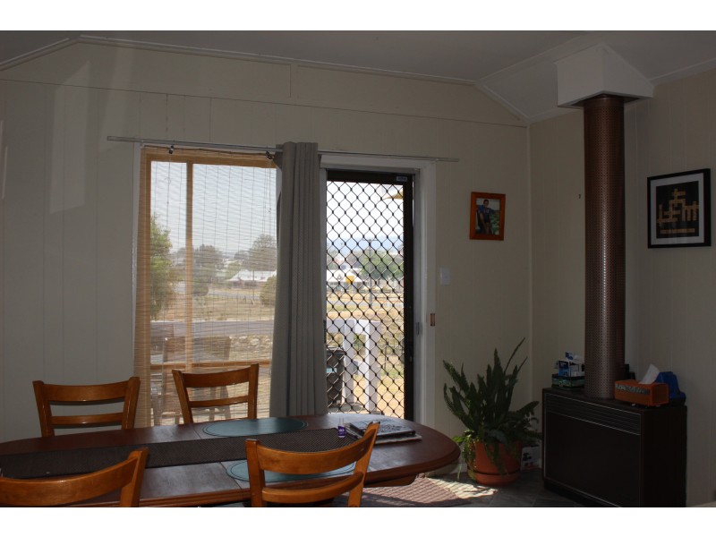 74 Molesworth Street, Tenterfield NSW 2372