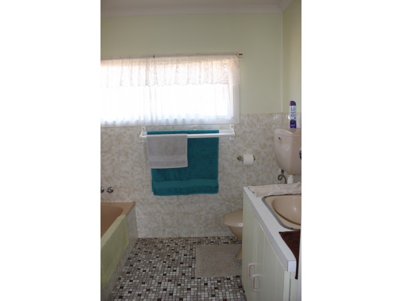 74 Molesworth Street, Tenterfield NSW 2372