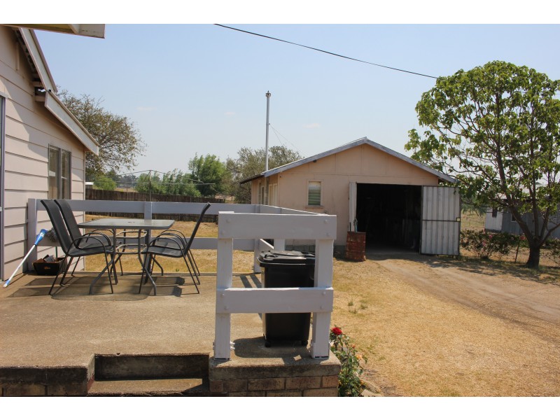 74 Molesworth Street, Tenterfield NSW 2372