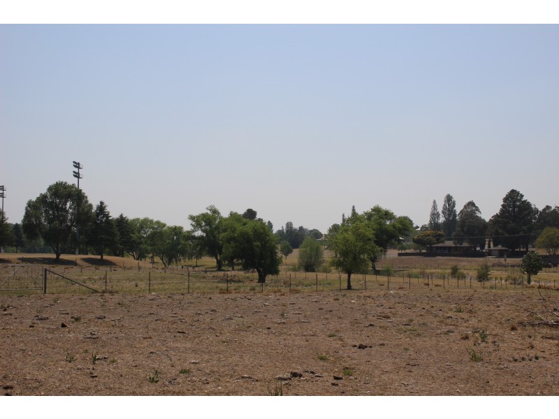 74 Molesworth Street, Tenterfield NSW 2372