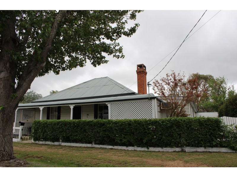 36 Margaret Street, Tenterfield NSW 2372