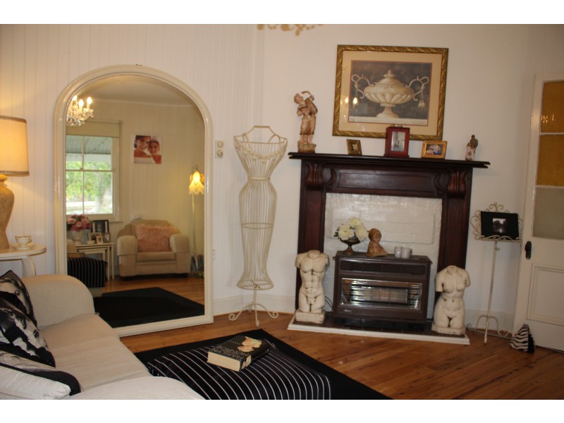 36 Margaret Street, Tenterfield NSW 2372