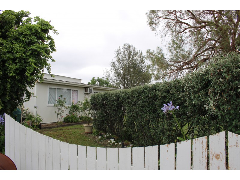 36 Margaret Street, Tenterfield NSW 2372