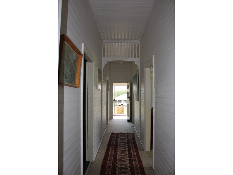 8 Erindee Avenue, Tenterfield NSW 2372
