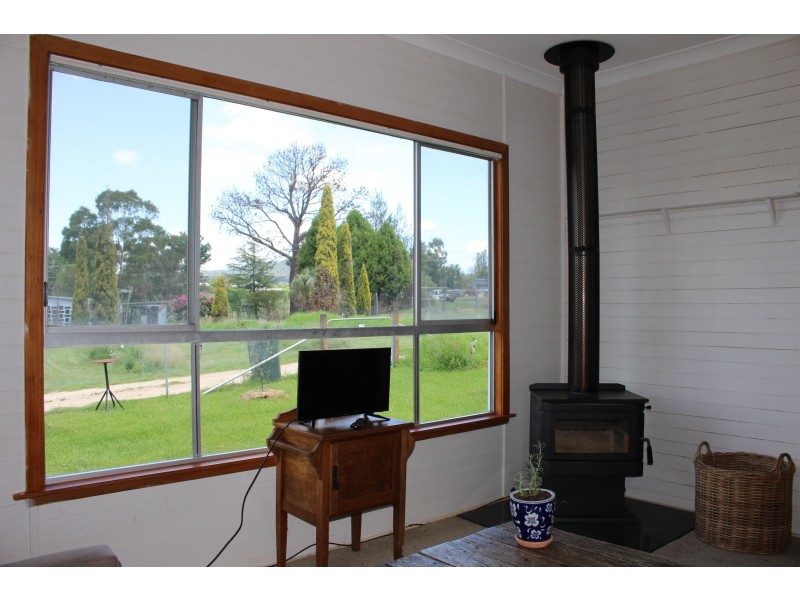 8 Erindee Avenue, Tenterfield NSW 2372