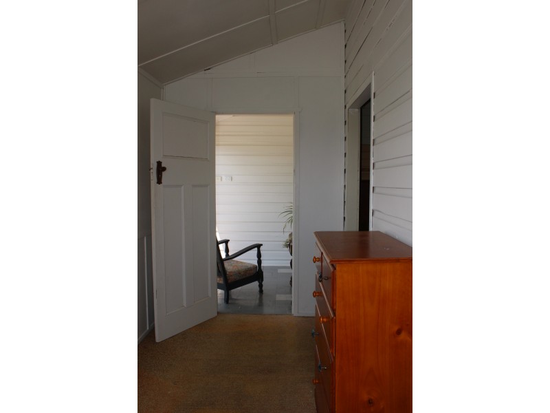 8 Erindee Avenue, Tenterfield NSW 2372