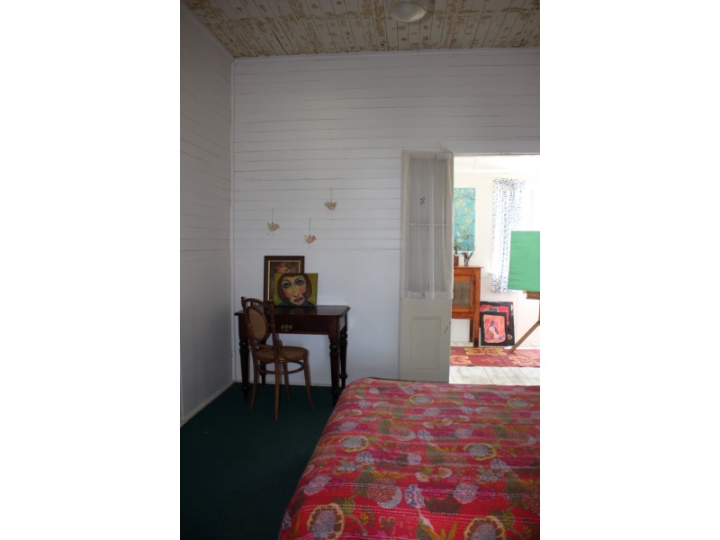 8 Erindee Avenue, Tenterfield NSW 2372