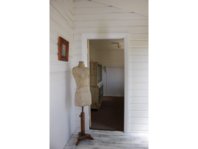 8 Erindee Avenue, Tenterfield NSW 2372