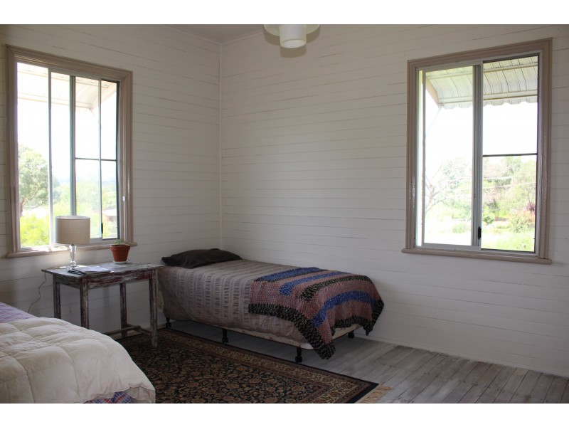 8 Erindee Avenue, Tenterfield NSW 2372