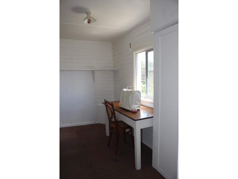 8 Erindee Avenue, Tenterfield NSW 2372