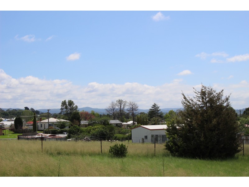 8 Erindee Avenue, Tenterfield NSW 2372