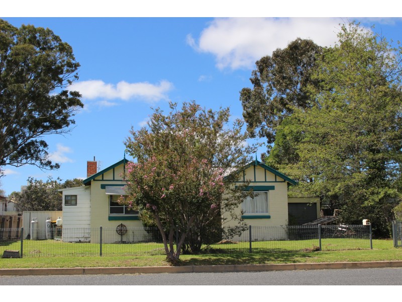 93 Scott Street, Tenterfield NSW 2372