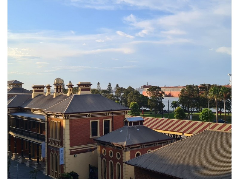 Unit 403/6 Watt Street, Newcastle NSW 2300