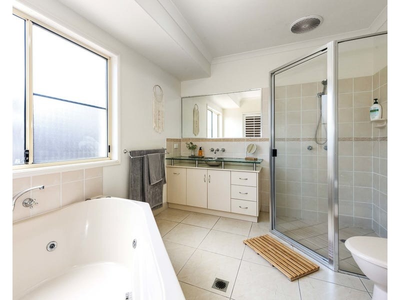 31 Victor Avenue, Glenella QLD 4740