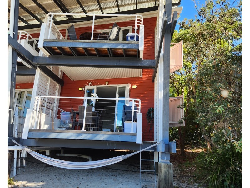 1 Island Street, South Stradbroke QLD 4216
