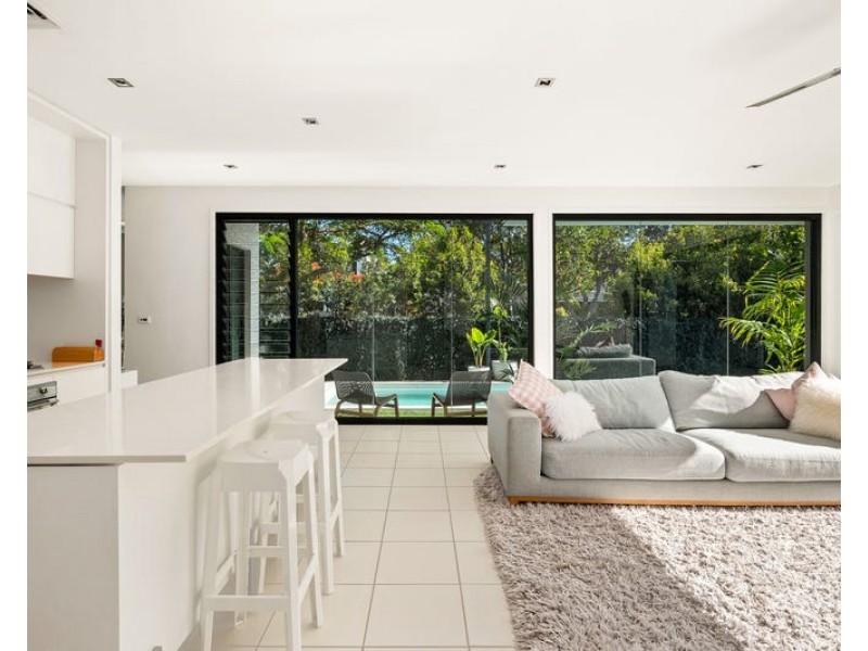 2 Shore Crescent, Bulimba QLD 4171