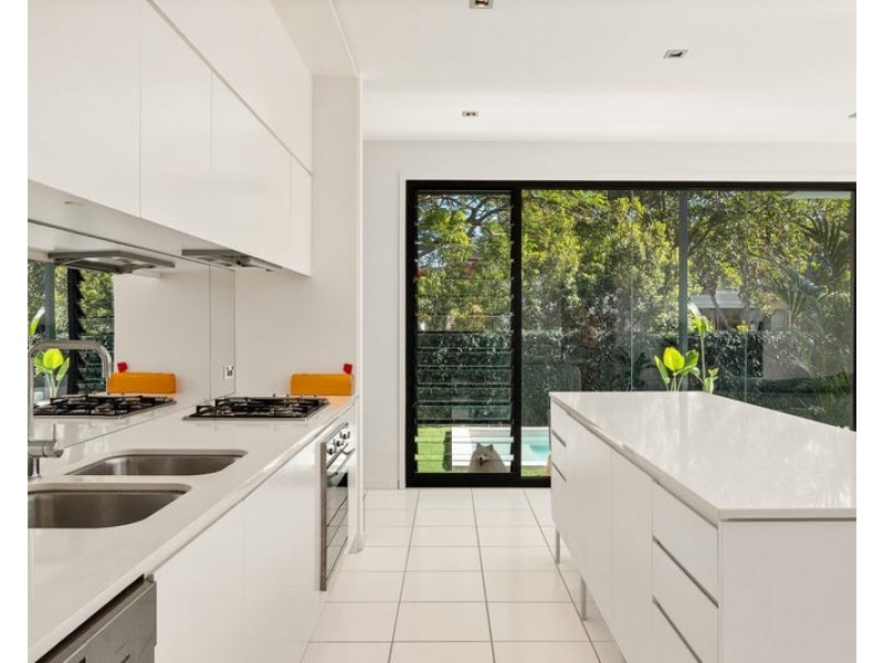 2 Shore Crescent, Bulimba QLD 4171