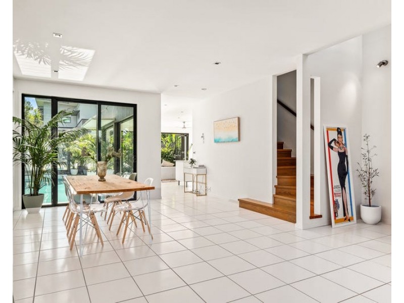2 Shore Crescent, Bulimba QLD 4171