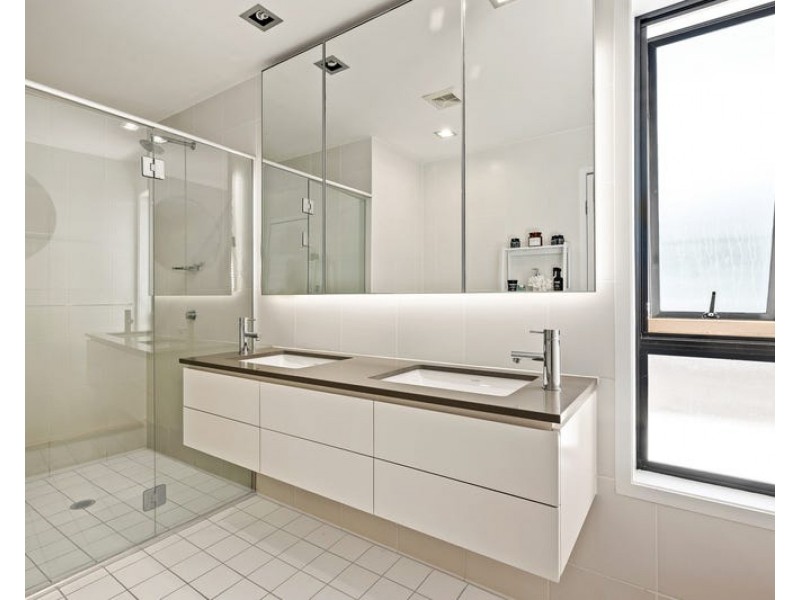 2 Shore Crescent, Bulimba QLD 4171