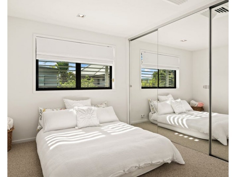 2 Shore Crescent, Bulimba QLD 4171
