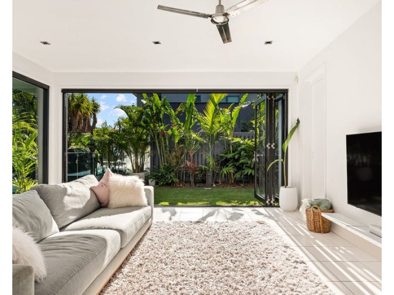 2 Shore Crescent, Bulimba QLD 4171