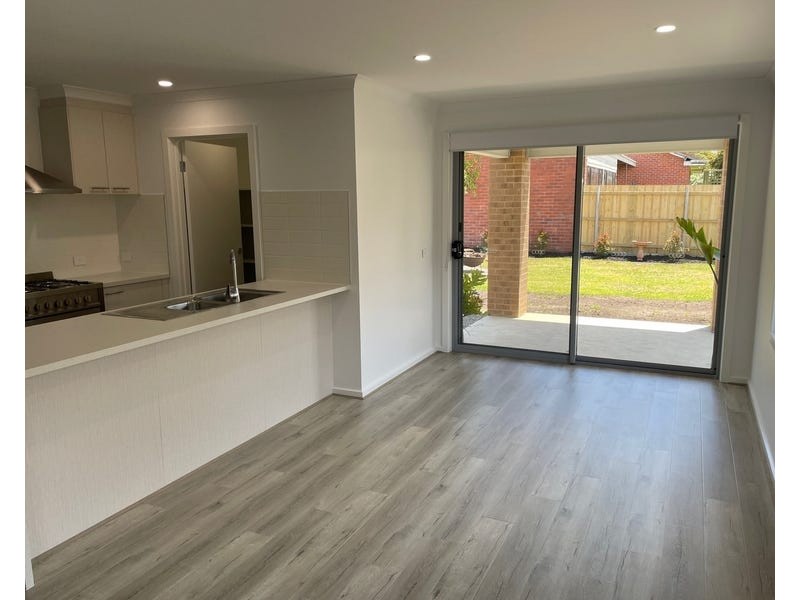 5 White Court, Eagle Point VIC 3878