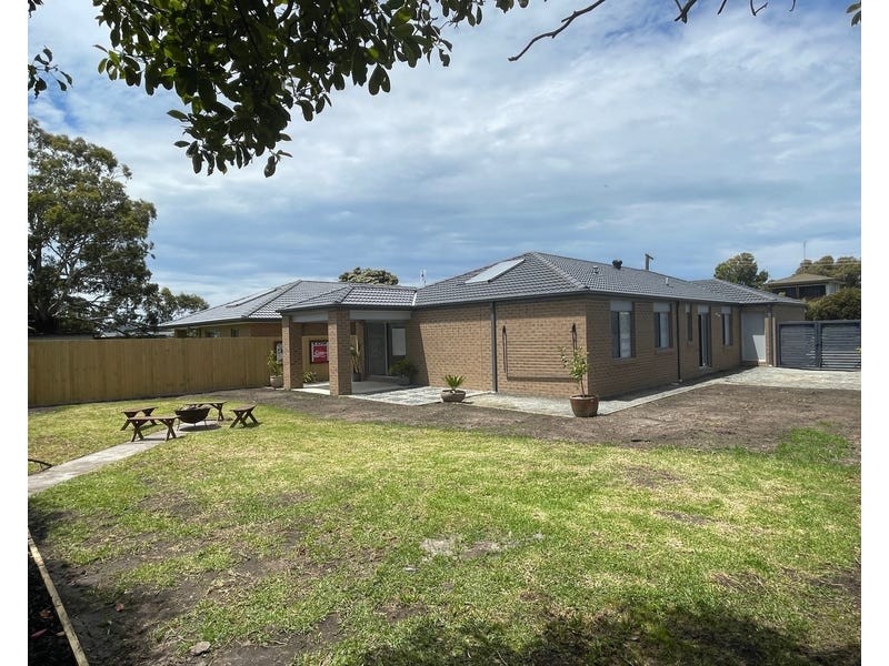 5 White Court, Eagle Point VIC 3878