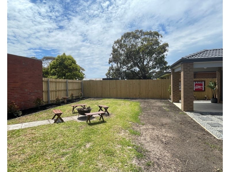 5 White Court, Eagle Point VIC 3878