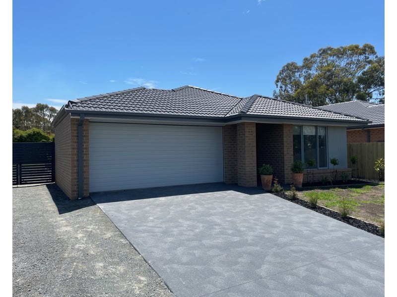5 White Court, Eagle Point VIC 3878