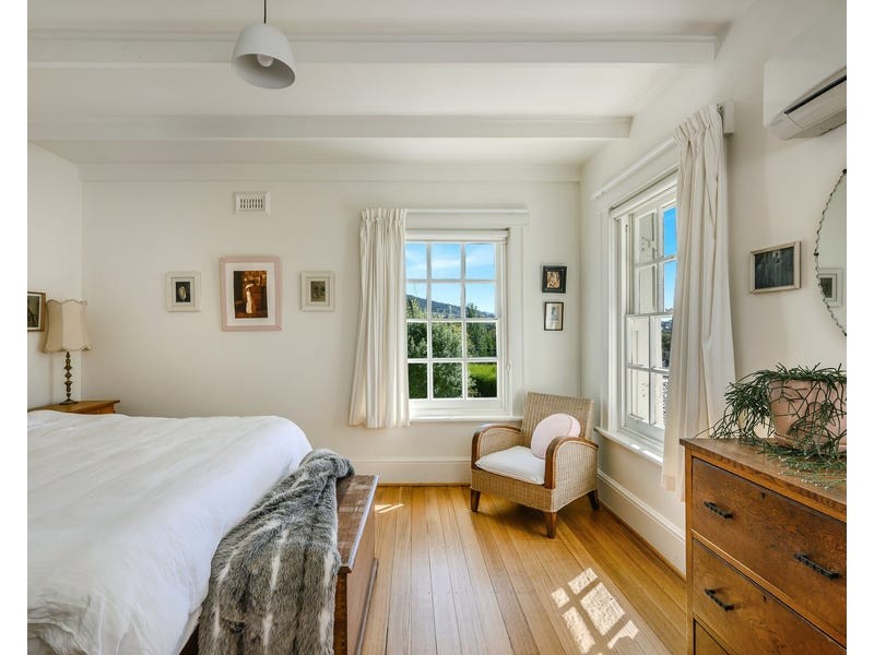 3 ILFRACOMBE CRESCENT, Sandy Bay TAS 7005