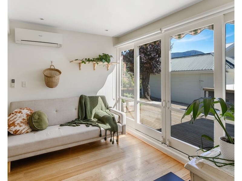 3 ILFRACOMBE CRESCENT, Sandy Bay TAS 7005