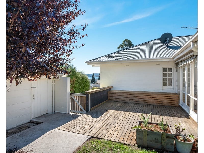 3 ILFRACOMBE CRESCENT, Sandy Bay TAS 7005