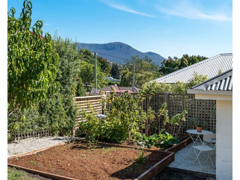 3 ILFRACOMBE CRESCENT, Sandy Bay TAS 7005