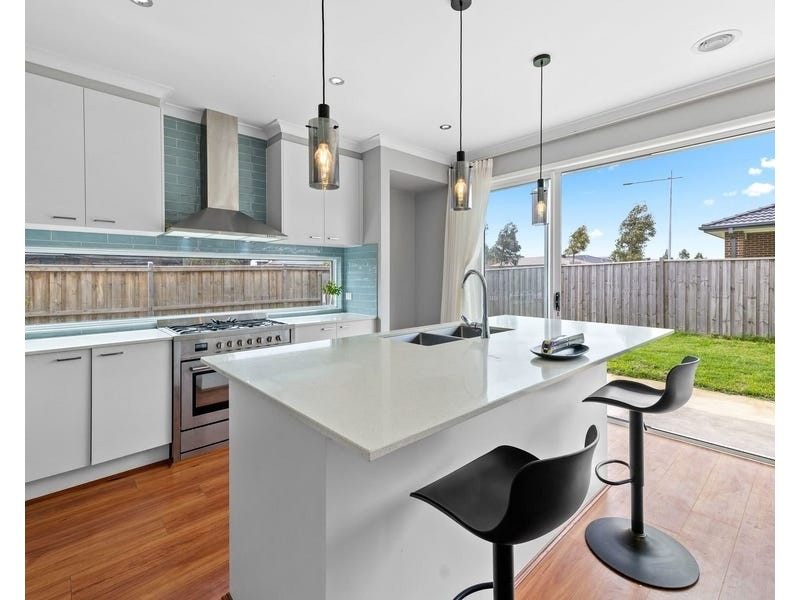 39 BURSA DR, Wyndham Vale VIC 3024