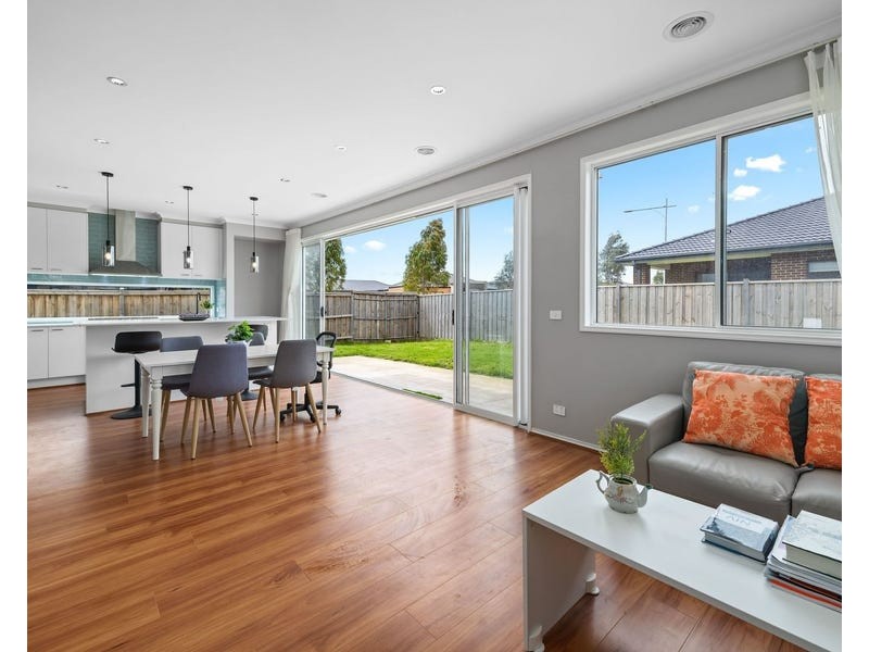 39 BURSA DR, Wyndham Vale VIC 3024