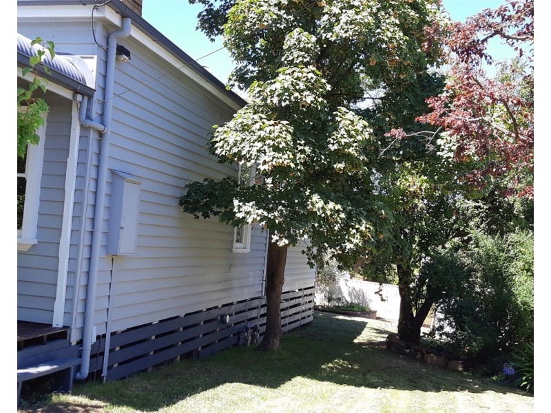 8 Bull  Street, Castlemaine VIC 3450