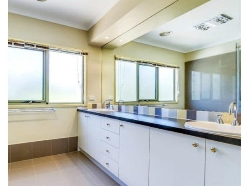 5 Lakeview Court, Glen Waverley VIC 3150