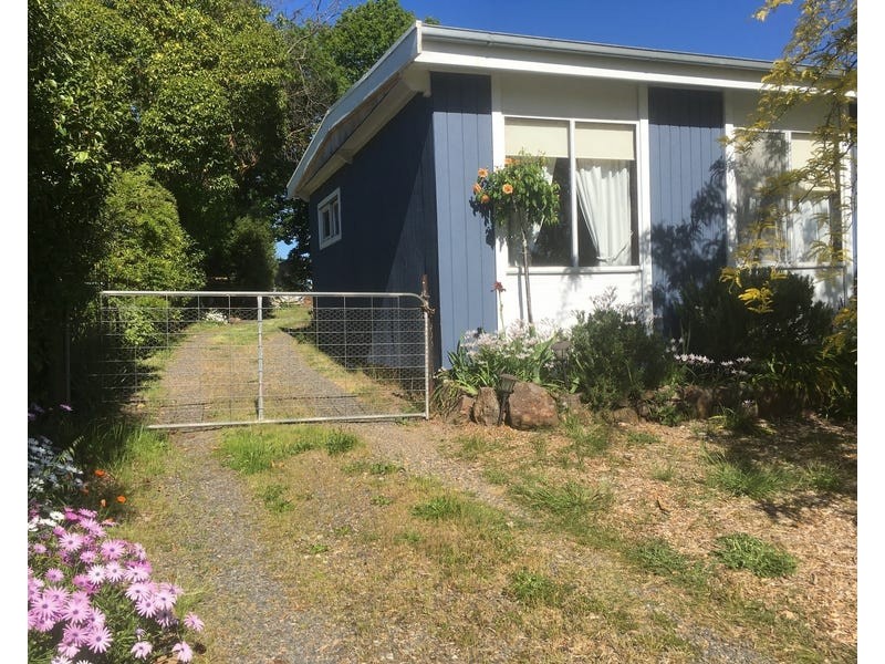 13 Trout Stream Way, Macs Cove VIC 3723