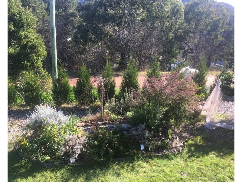 13 Trout Stream Way, Macs Cove VIC 3723